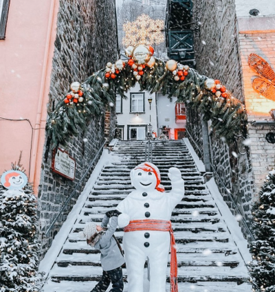 The mascot of Quebec’s winter carnival, “Bonhomme Carnaval,” in old Quebec. (Photo via Carnaval de Québec’s Instagram page.)