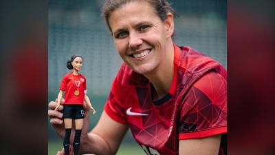 Christine Sinclair and the Barbie doll made in her honour. (Photo: CNW Group/Mattel Canada.)