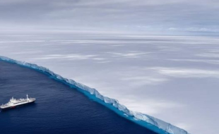 An enormous iceberg is on the move in the South Atlantic Ocean. (Photo: Andrew Miller, North Studios, via X.)